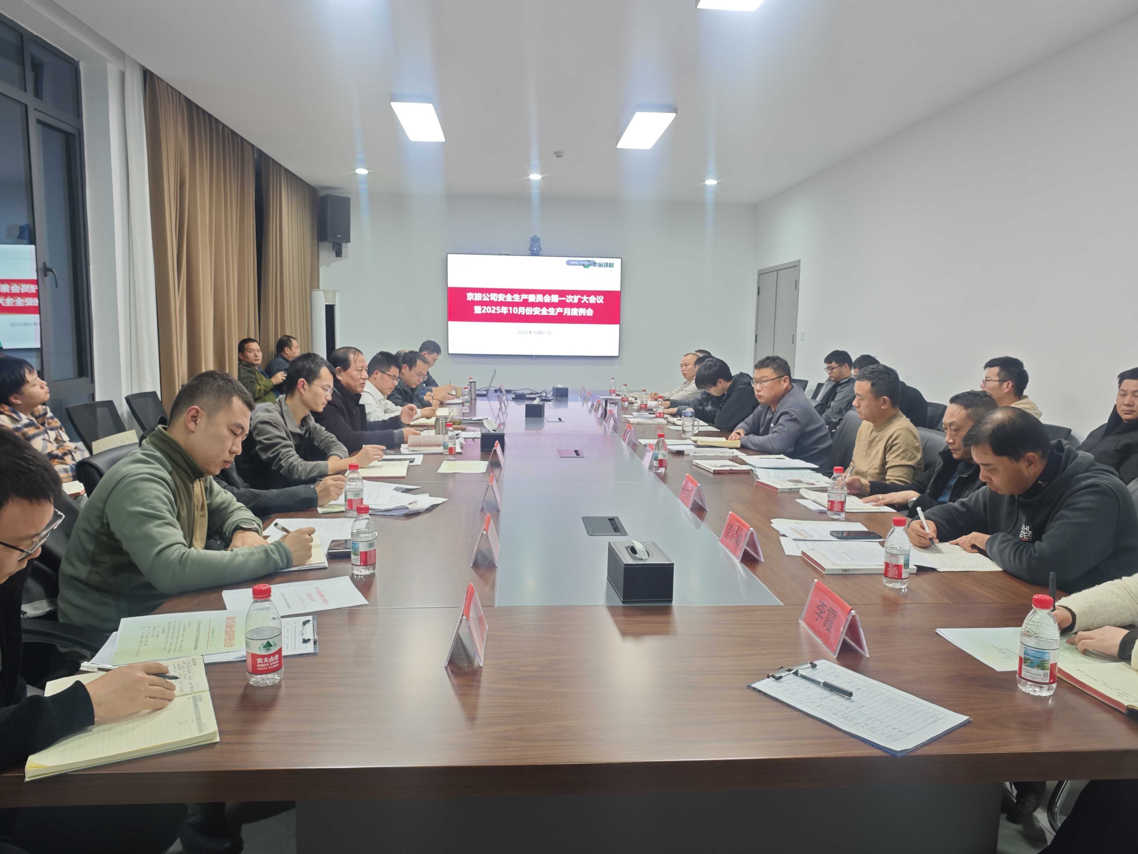 ef7abda8c122c06eda6cc15eb9bdf21d.jpg 电竞游戏